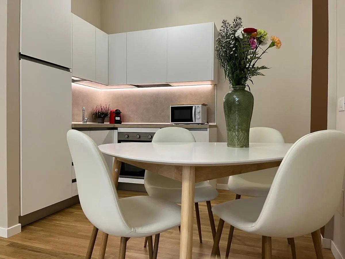 Regina By The Blue Twins Apartments Milano location